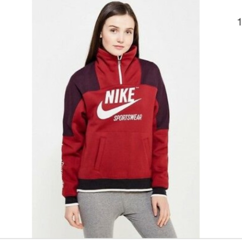 Nike women’s half zip vintage style pullover